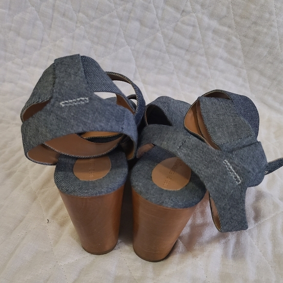 GAP Designer Edition shoes - Picture 2 of 3